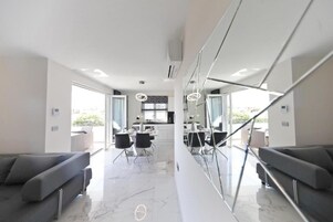 Televisión 100 cm con canales de televisión vía satélite