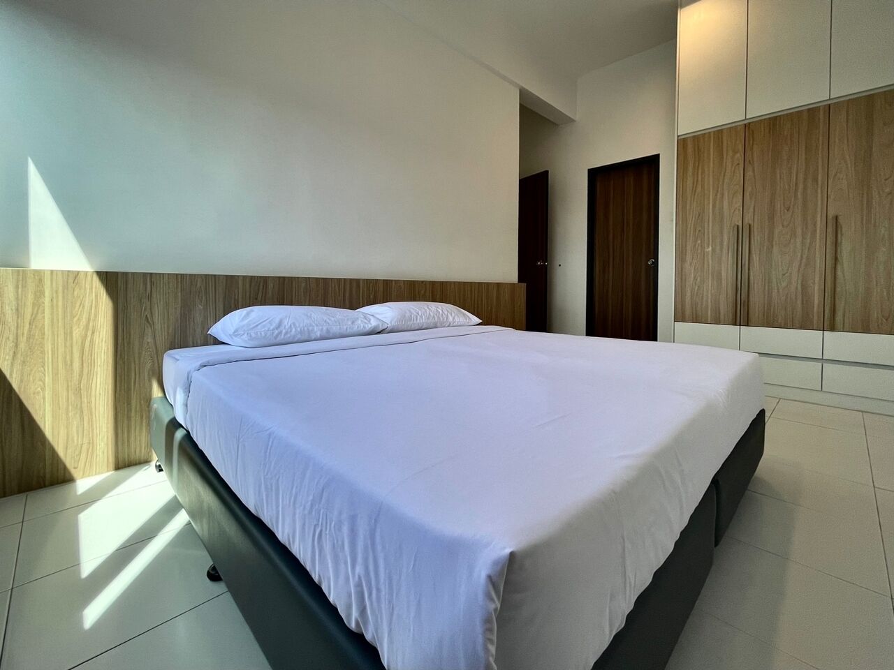 3 bedrooms, iron/ironing board, free wifi, bed sheets