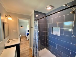 Douche, serviettes fournies