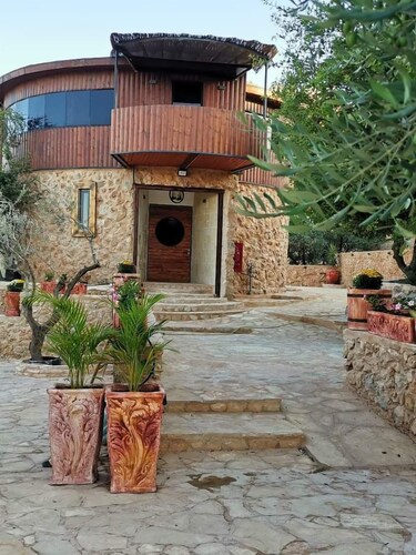 Olive Palace Restaurant and Lounge 