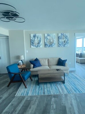 TV - 2/2 Condo on the Beach- 8th Floor (Daytona Beach Shores)