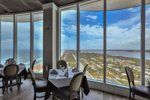 Dining - 2/2 Condo on the Beach- 8th Floor (Daytona Beach Shores)