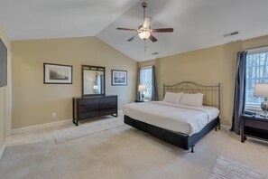 4 bedrooms, desk, iron/ironing board, free WiFi