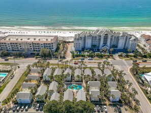 Exterior - Destin Entire Crystal Beach Cottage~Steps to Beach & Pool~Prime Location (Destin)