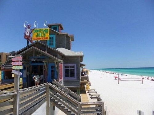 Destin Entire Crystal Beach Cottage~Steps to Beach & Pool~Prime Location
