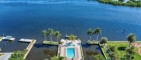 屋外プール、温水プール