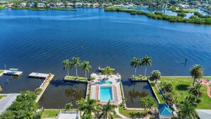 Piscina all'aperto, una piscina riscaldata