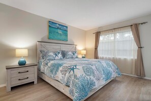 2 bedrooms, WiFi, bed sheets - Palm Bay Club on Siesta Key  see our new bathrooms. (Siesta Key)