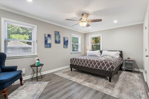 3 bedrooms, desk, iron/ironing board, travel cot - Coastal Retreat @ Coliseum| Pool, Bonus Rm, Gazebo (Hampton)