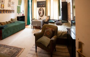 1 Schlafzimmer, Schreibtisch, WLAN, Bettwäsche