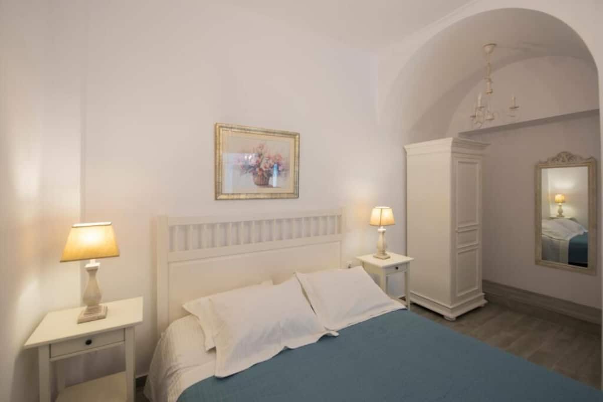 Deluxe Apartment, Garden View | 1 bedroom, minibar, individually decorated, individually furnished