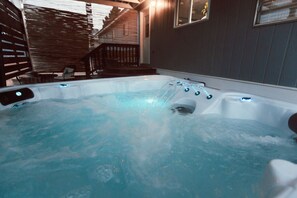 Outdoor spa tub - Rim View-5 bed/3 Bath *Game Room/Hot Tub (Page)