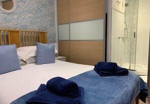 1 bedroom, iron/ironing board, WiFi, bed sheets - Apartment 2, 11 The Beach - Beachfront Apartment (Filey)