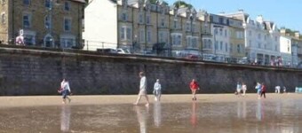 Apartment 2, 11 The Beach - Beachfront Apartment (Pet friendly!)