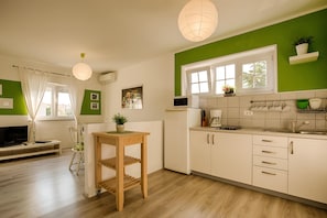 Fridge, microwave, dishwasher, coffee/tea maker