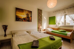 1 bedroom, desk, travel crib, WiFi