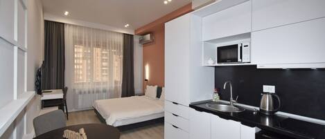 1 habitación, escritorio, tabla de planchar con plancha y wifi gratis