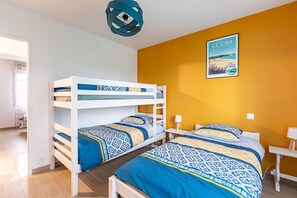 3 bedrooms, iron/ironing board, free WiFi