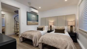 3 bedrooms, in-room safe, desk, iron/ironing board