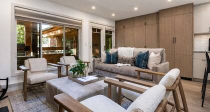 New Stunning 3BR, 3BA Steps from Gondola with AC!