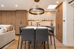 Dining - New Stunning 3BR, 3BA Steps from Gondola with AC! (Aspen)
