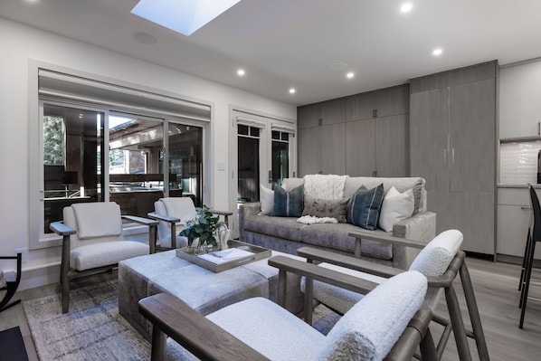 Interior - New Stunning 3BR, 3BA Steps from Gondola with AC! (Aspen)