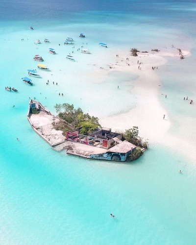 Relaxing Villa with Private Lagoon Access and Scenic Views