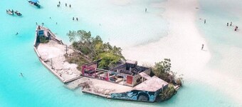 Relaxing Villa with Private Lagoon Access and Scenic Views