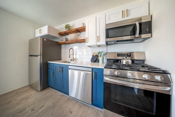 KĂŒhlschrank, Mikrowelle, Ofen, Herdplatte