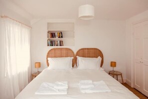 3 quartos, cortinas blackout, ferros/tábuas de passar roupa