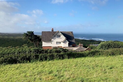 3 Bed Ground Floor dog friendly Apartment minutes walk from Saunton Beach 