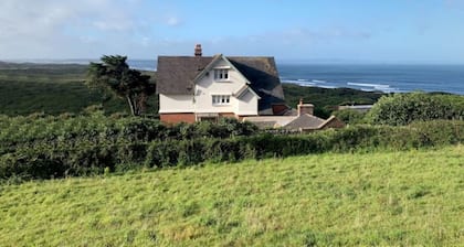 3 Bed Ground Floor dog friendly Apartment minutes walk from Saunton Beach
