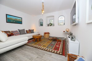 House | Living area | 30-inch plasma TV with satellite channels, TV, fireplace - Casa Ambi (Trogir)