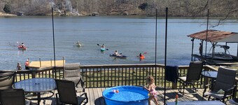 Beautiful Waterfront 3 Bed/2 bath Hideaway. GREAT FLAT YARD!