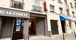 Exterior - HÔTEL CAMÉLIA (Boulogne-Billancourt)