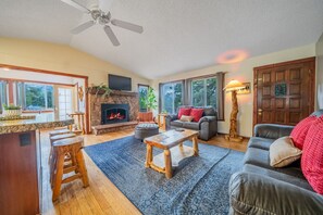 Fernseher, Kamin, Videospiele, Bücher