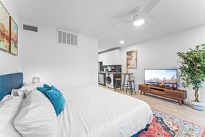 1 bedroom, desk, iron/ironing board, WiFi