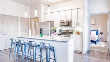 Fridge, microwave, oven, stovetop