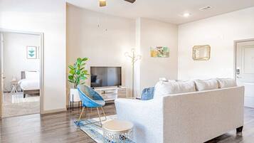 2 Schlafzimmer, Schreibtisch, Bügeleisen/Bügelbrett, WLAN