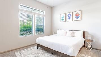 2 bedrooms, desk, iron/ironing board, WiFi