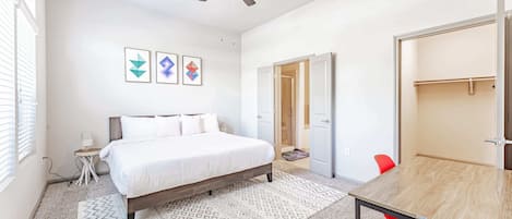 2 habitaciones, escritorio, tabla de planchar con plancha y wifi