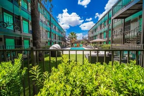 Unclassified image, 5 of 18, button - Charming King Bed 1BR, 5 Min to DT w/ pool (Austin)