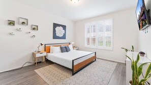 4 habitaciones, tabla de planchar con plancha, wifi y ropa de cama 