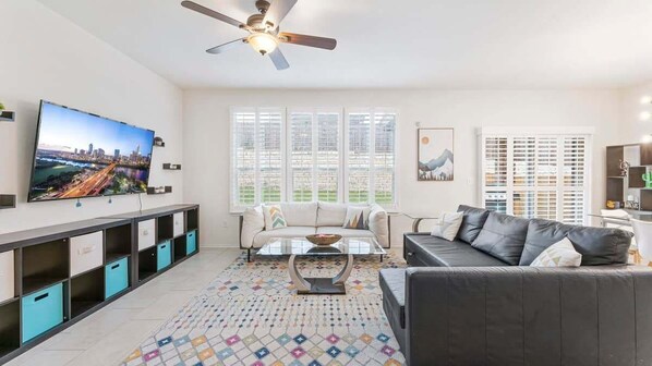 Televisión y oficina 