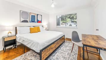 1 habitación, escritorio, tabla de planchar con plancha y wifi