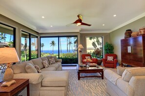Condo, 2 Bedrooms | Living area