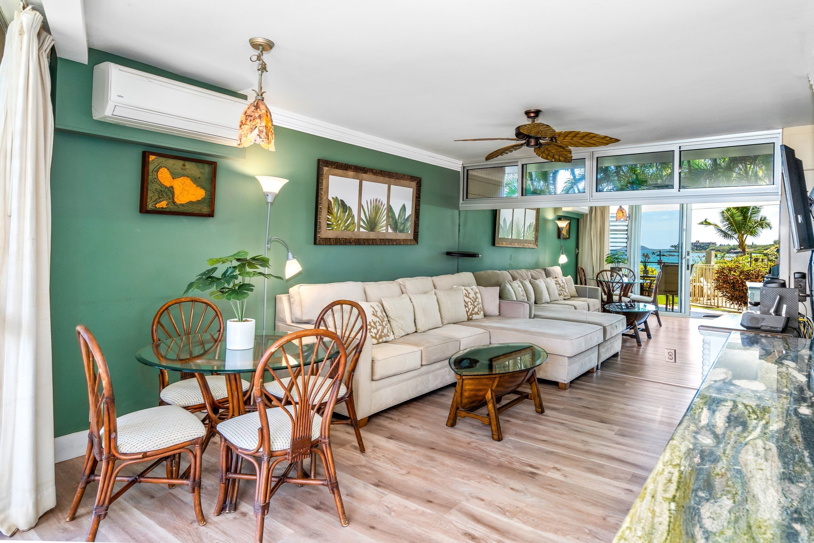 Condo, 2 Bedrooms | Living area