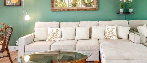Condo, 2 Bedrooms | Living area
