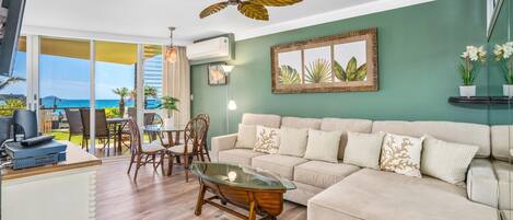 Condo, 2 chambres | Aire de séjour