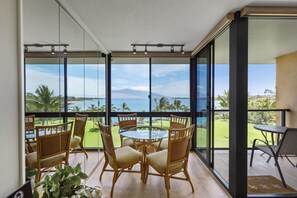 Condo, 1 Bedroom | Dining